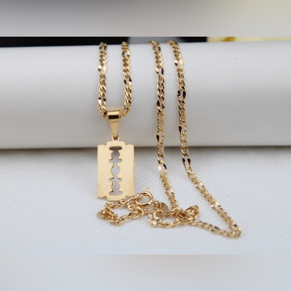 High quality Gold filled chain with pendant 20”